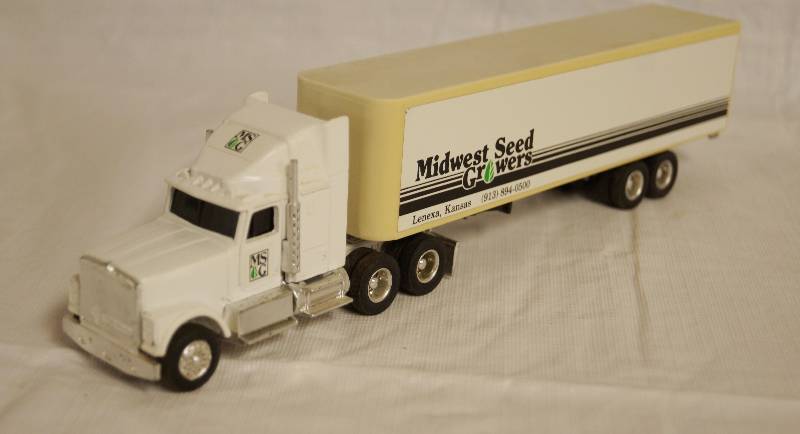 lot 4296 image: ERTL - Die Cast Replica NAVISTAR Semi Truck wTrailer Midwest Seed Growers 2858G