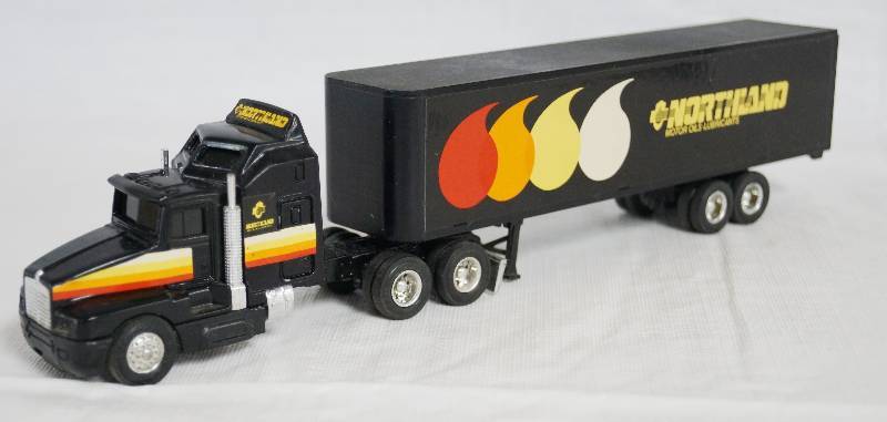 lot 4056 image: ERTL - Die Cast Replica Kenworth T600A Semi Truck w Trailer NORTHLAND 2998G