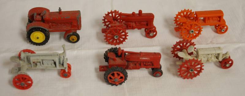 lot 4139 image: ERTL - Die Cast and Plastic Tractors - Lot of 6 Mini Replicas Farmall - Tootsie Toy