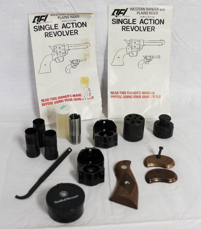 lot 9233 image: Lot of Gun  Ammo Parts & Accessories & Booklets