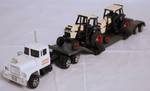 ERTL - Die Cast Replica Transport Semi Truck w/ Trailer & Tractors - CASE Intl! 0547G