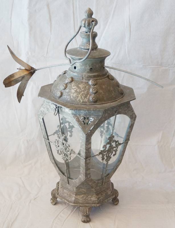 lot 4200 image: Beautiful Nostalgic Style Metal Lantern - Very Intricate Design