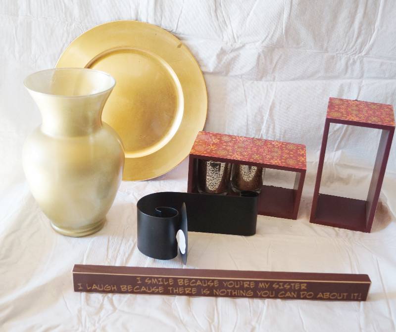 lot 4194 image: Assortment of Home Decor- Vase, Wall Art, Candle Holder, and More See pictures