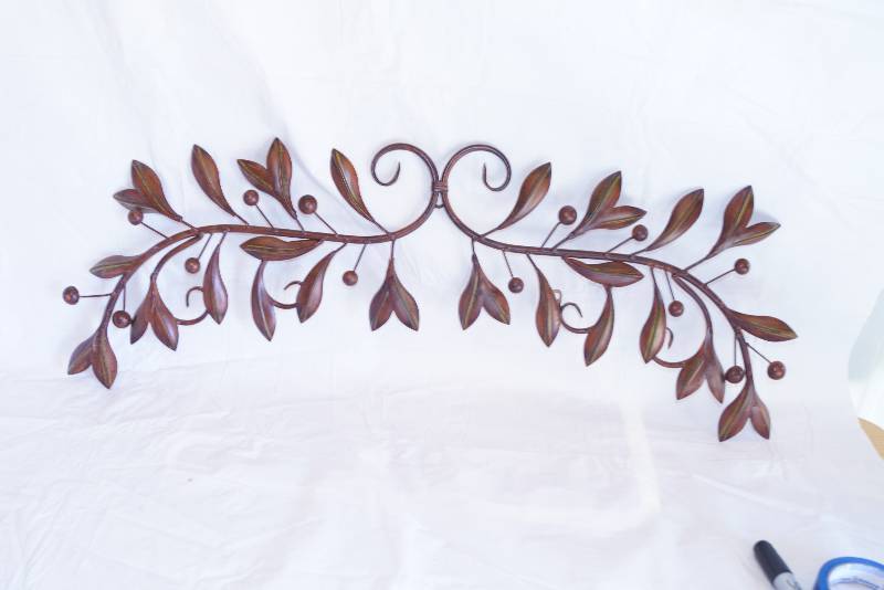 lot 4156 image: 3 Foot Beautiful Brown Leaf Wall Decoration