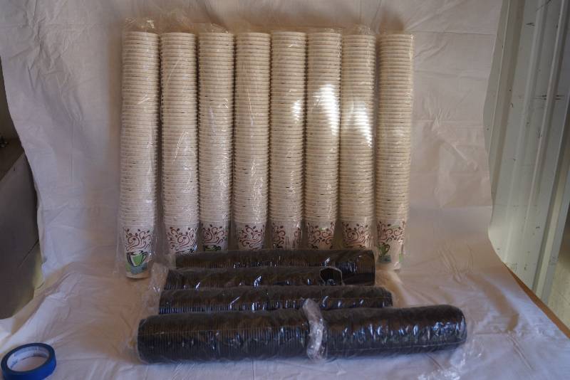 lot 4151 image: 8 Sleeves of Dixie Insulated Paper Coffee Cups with Lids- Great Deal