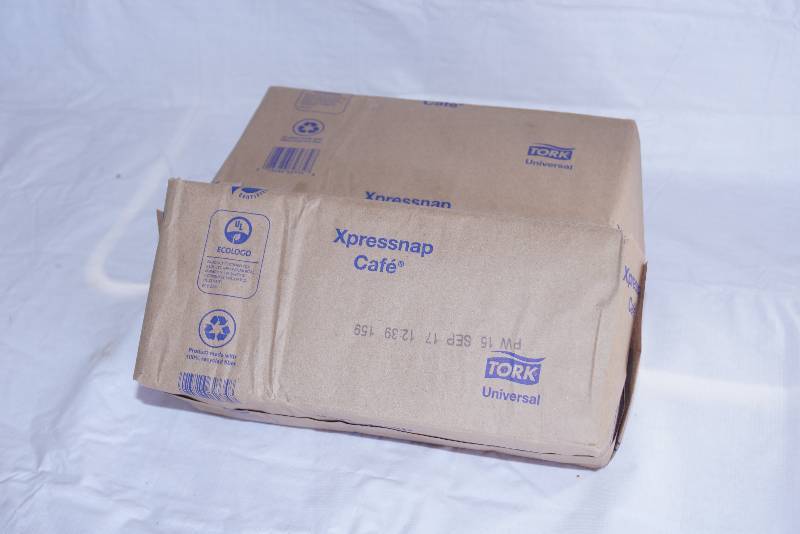 lot 4046 image: Tork Universal Xpressnap Cafe Napkins- 500 One-Ply Napkins- Great Deal