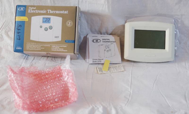 lot 4069 image: CTC Model 43054 Non-Programmable 1 Heat  1 Cool Digital Electronic Thermostat- Very Cool