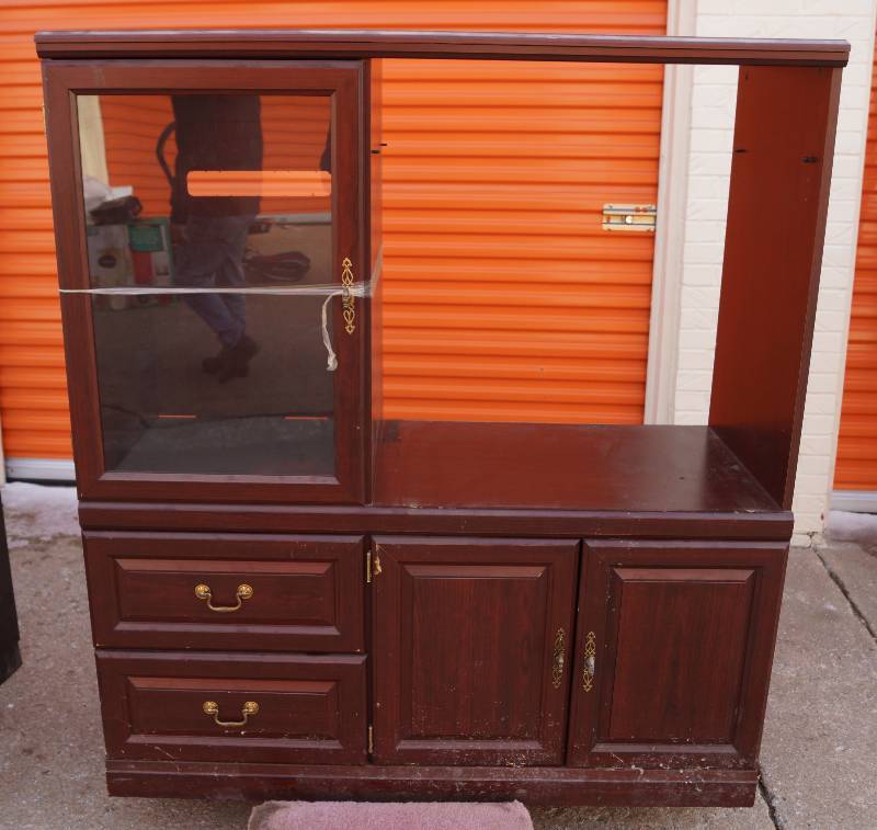 lot 4083 image: Entertainment Center- 2 Drawers and 2 Doors