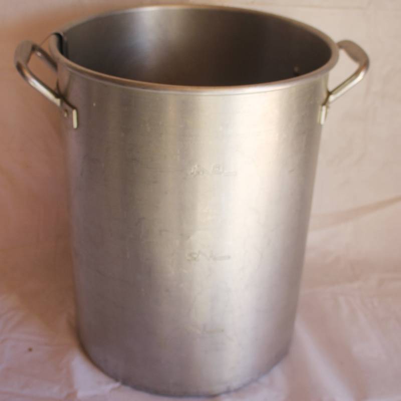 lot 4011 image: Very Large Commercial Restaurant Soup  Stock Pot w ladle - 16 deep & 14.2 diameter