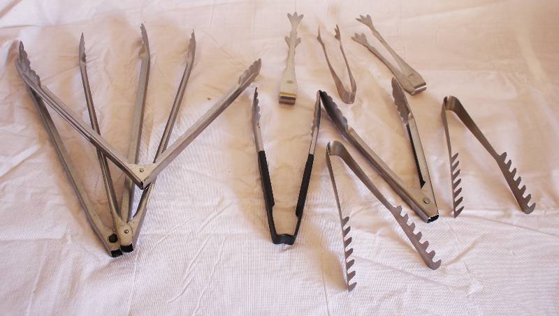 lot 4024 image: Lot of 11 Pairs of Restaurant Tongs - Various Styles