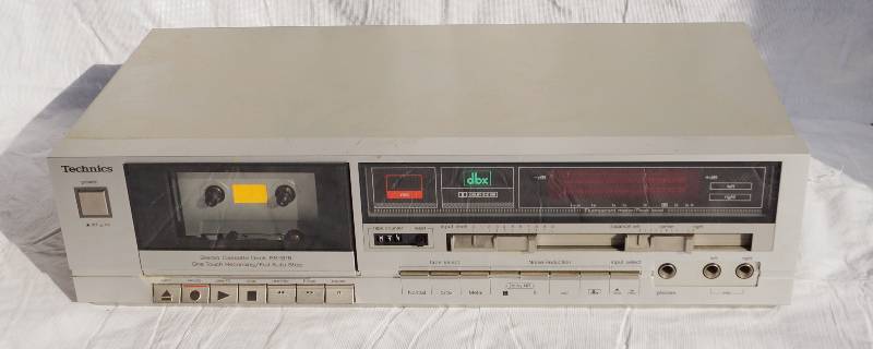 lot 4097 image: Technics Stereo Cassette Deck- Model No. RS-B18- 1984