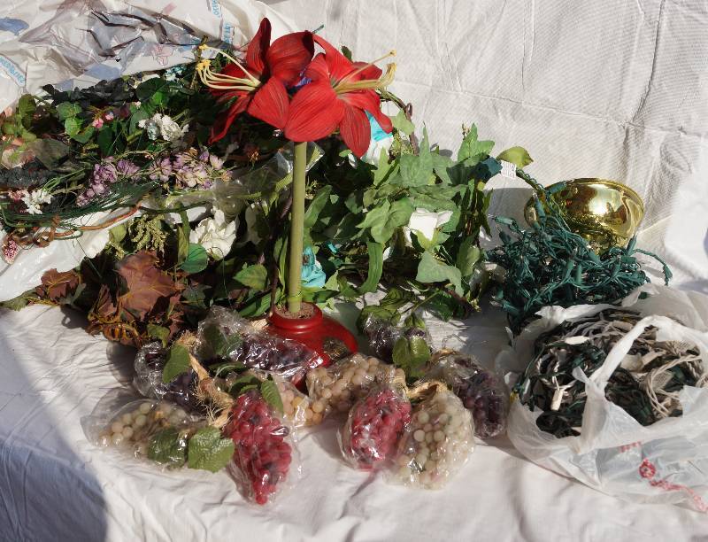 lot 4101 image: Assortment of Artificial Grapes and Floral Decor- So Pretty