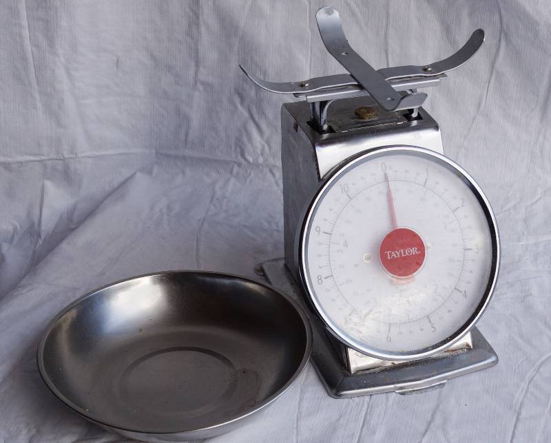 lot 4106 image: Taylor Mechanical Stainless Steel 11 lb Kitchen Scale- Model No. 3710-21- Great Find