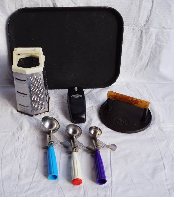 lot 4109 image: Assortment of Kitchen Items- Set of 3 Food Scoopers, Cheese Grater, and MORE See Pictures