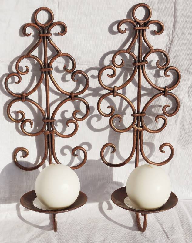 lot 4115 image: Set of 2 Beautiful Copper Colored Hanging Candle Holders