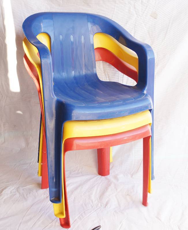 lot 4127 image: Set of 3 Plastic Kids Chairs- Perfect Primary Colors Very Cute