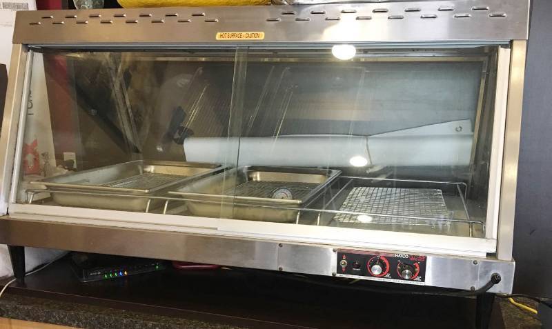 lot 4038 image: Hatco Heated Food Display  Serving Case GLO-RAY M#GRHD-3P - WORKS Tempt your customers with tantalizing grab-and-go hot food - NICE See photos