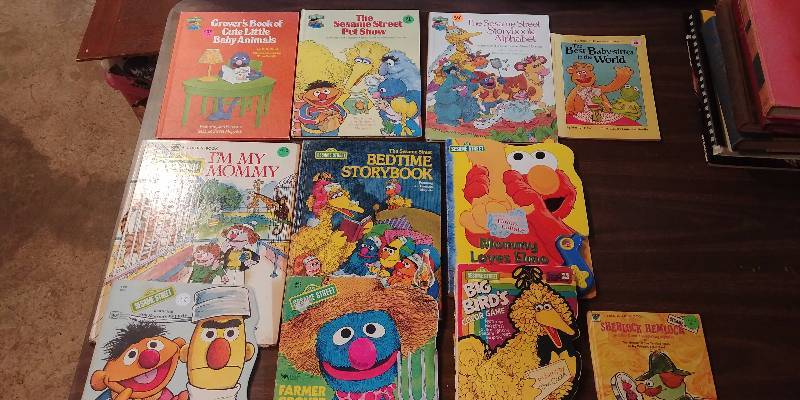 lot 211 image: Vintage Sesame Street Book Lot