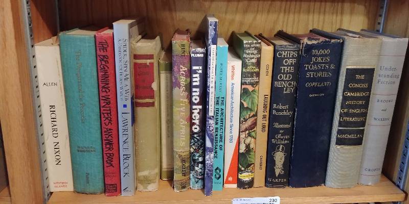 lot 230 image: Miscellaneous Vintage Book Lot