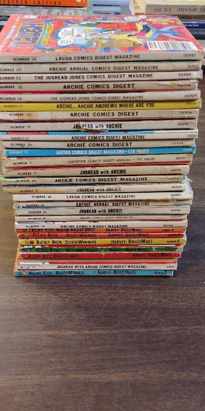 lot 232 image: Vintage Archie Comic Digest Lot