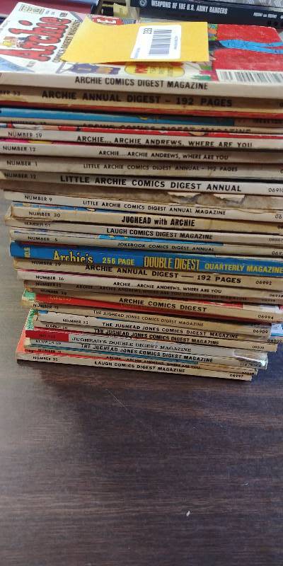 lot 233 image: Vintage Archie and Jughead Comic Digest Lot