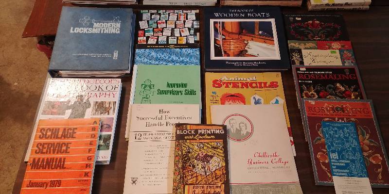 lot 239 image: Miscellaneous Vintage How-To Book Lot