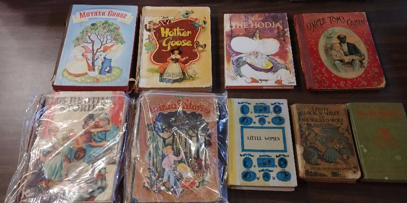 lot 250 image: Antique and Vintage Childrens Books (OLD)