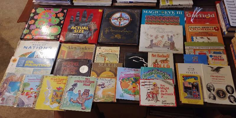 lot 253 image: Childrens Book Vintage Miscellaneous Lot