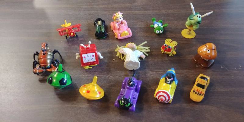 lot 274 image: Vintage McDonalds Happy Meal and Fast Food Toy Lot