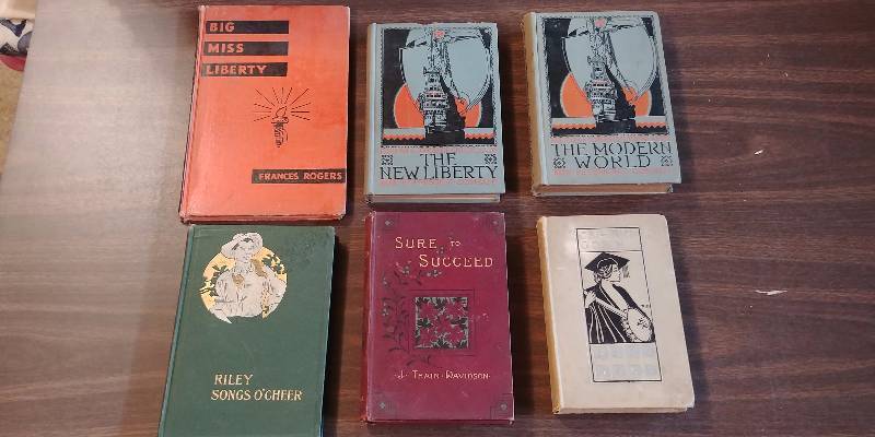 lot 285 image: Vintage and Antique Book Lot (Statue of Liberty, More)