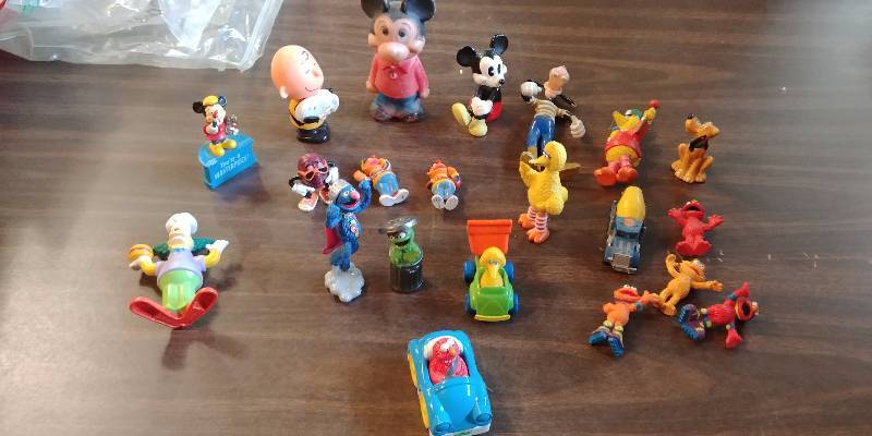 lot 291 image: Vintage Toy Lot