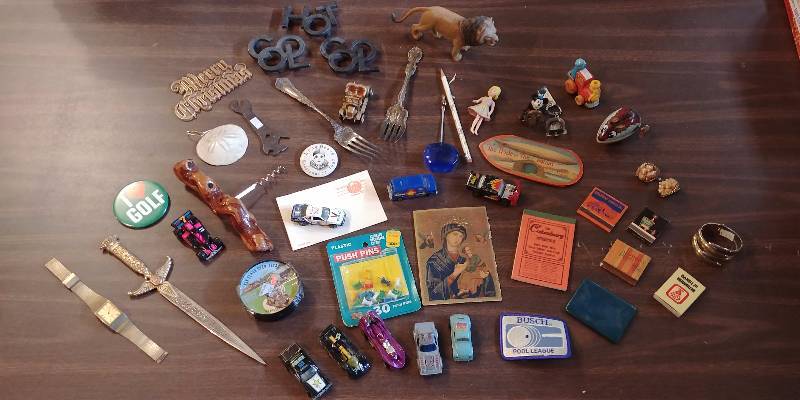 lot 292 image: Junk Drawer Lot