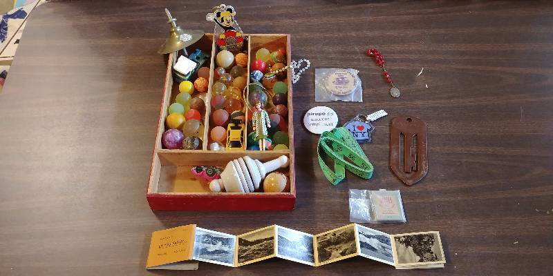 lot 293 image: Junk Drawer Lot