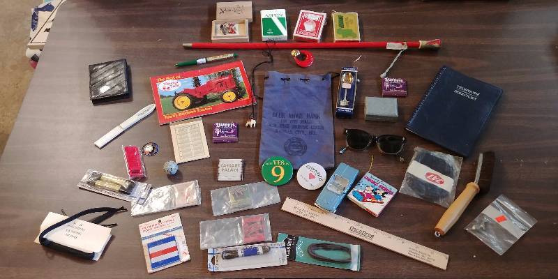 lot 294 image: Junk Drawer Lot