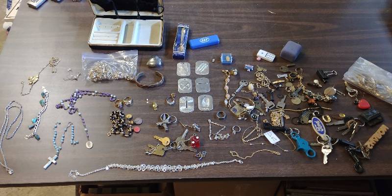 lot 297 image: Junk Drawer Lot