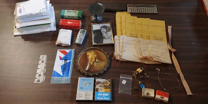 lot 299 image: Junk Drawer Lot