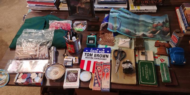 lot 300 image: Junk Drawer Lot