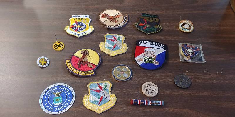 lot 306 image: Military Patches