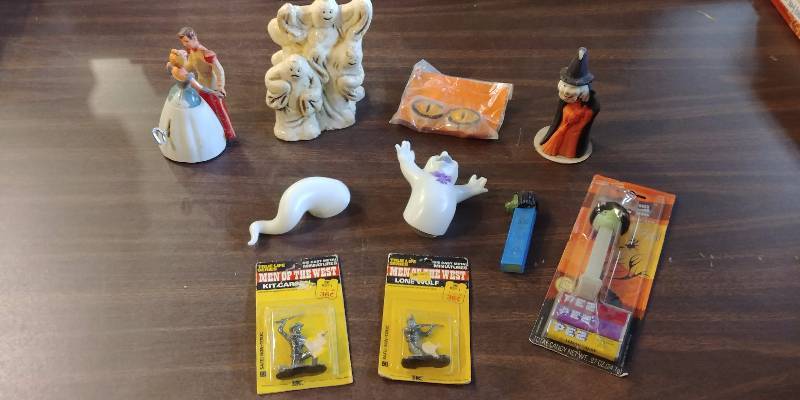 lot 310 image: Vintage Halloween Lot (Pez, Old Candles, more)