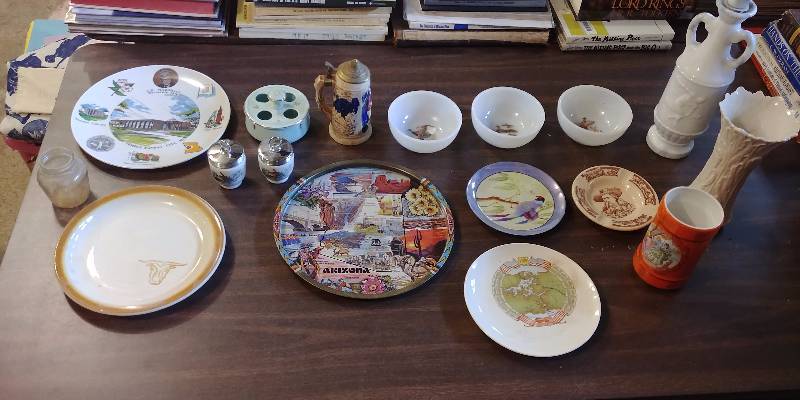 lot 315 image: Vintage Plate and Glassware Lot