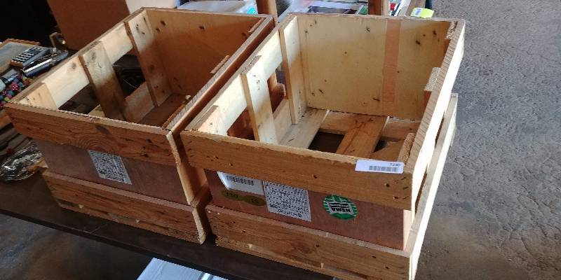 lot 7230 image: Pair of Crates