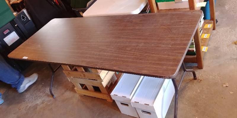 lot 7245 image: Sturdy Folding Table