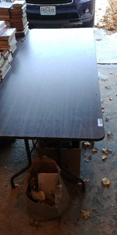lot 7246 image: Sturdy Folding Table
