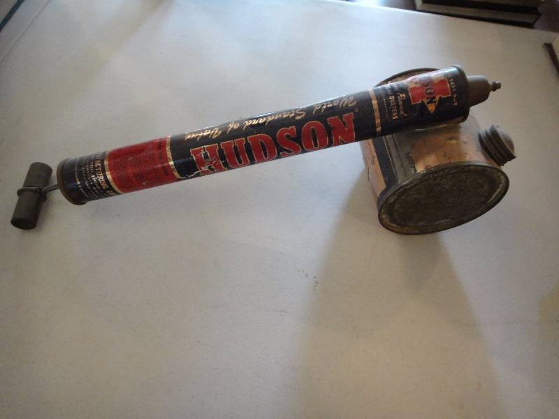 lot 1160 image: Antique Hudson Hand Pump Duster