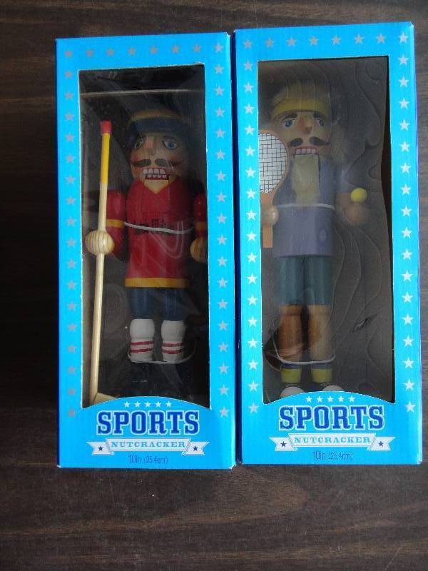 lot 128 image: Pair of Sports Holiday Nutcrackers NIB