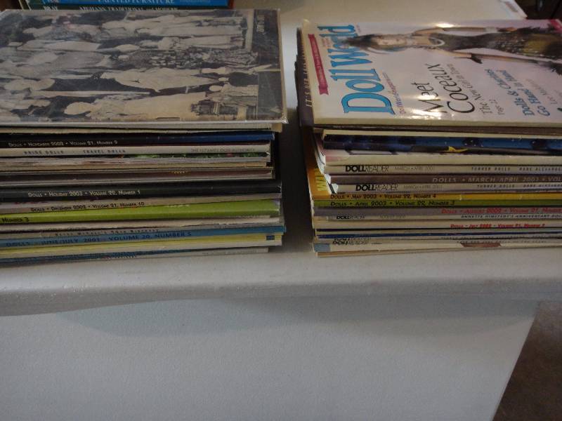 lot 1856 image: COLLECTOR OR RESELLER LOT -- HUGE Doll Collectors Magazine Lot
