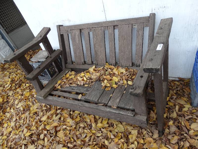 lot 641 image: Wood swing