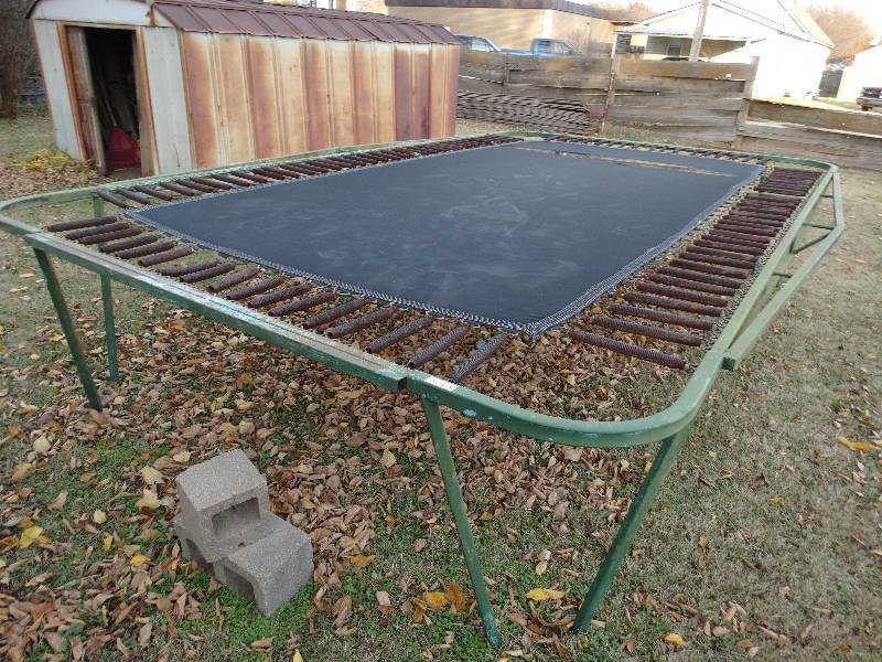 lot 645 image: Large trampoline