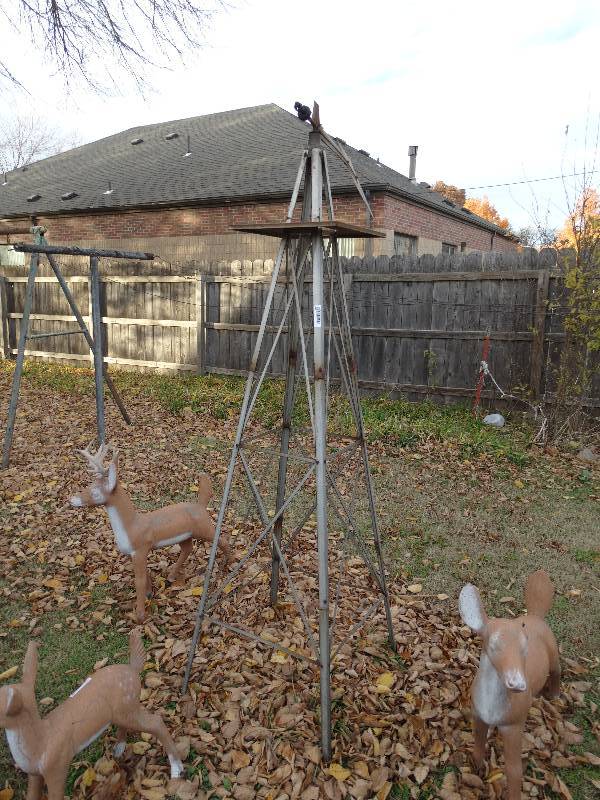 lot 647 image: Metal windmill
