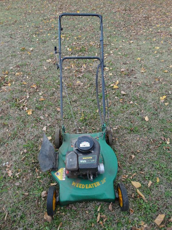 lot 653 image: Weed Eater 20 push mower- 4.5 HP motor